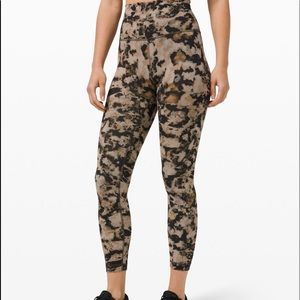 Lululemon Wunder Train HR Tight 25” size 6